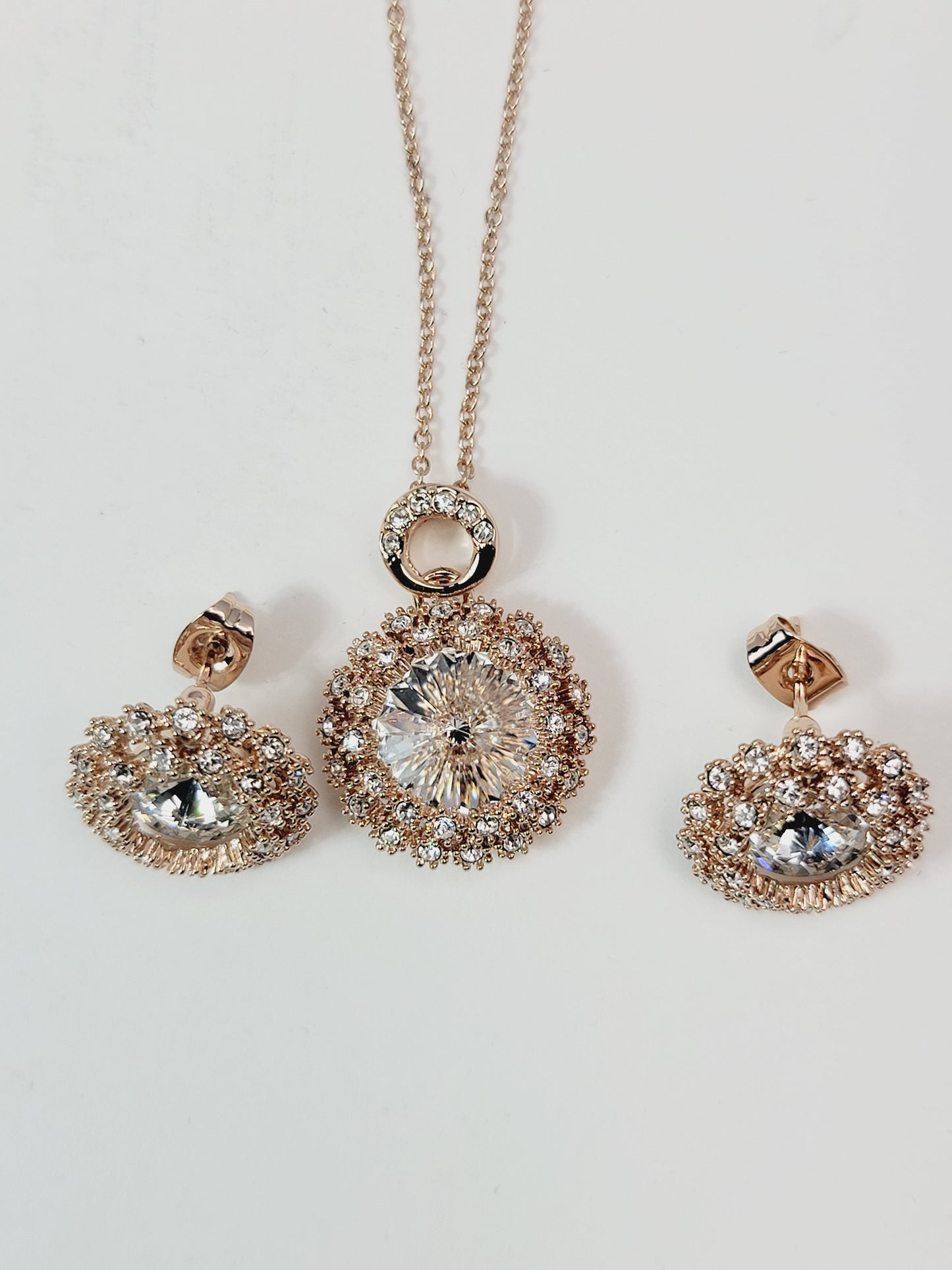 golden necklace, with diamond eye, 3 different colors